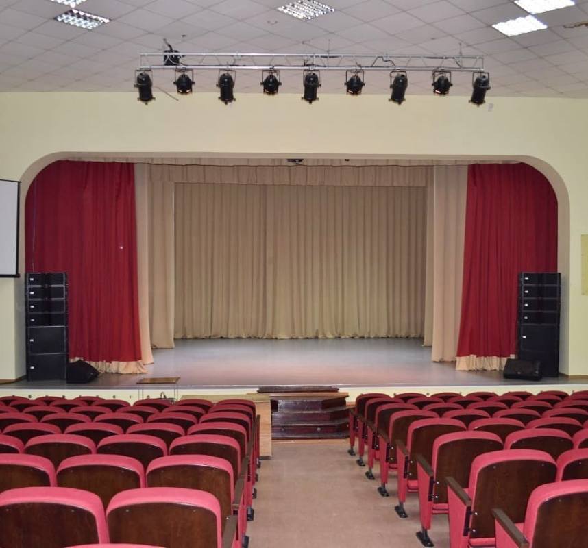 Шторы для актовых залов , сцен, филармоний