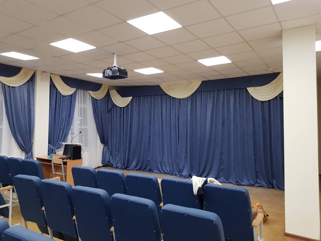 Антрактные раздвижные и подъемные занавесы;